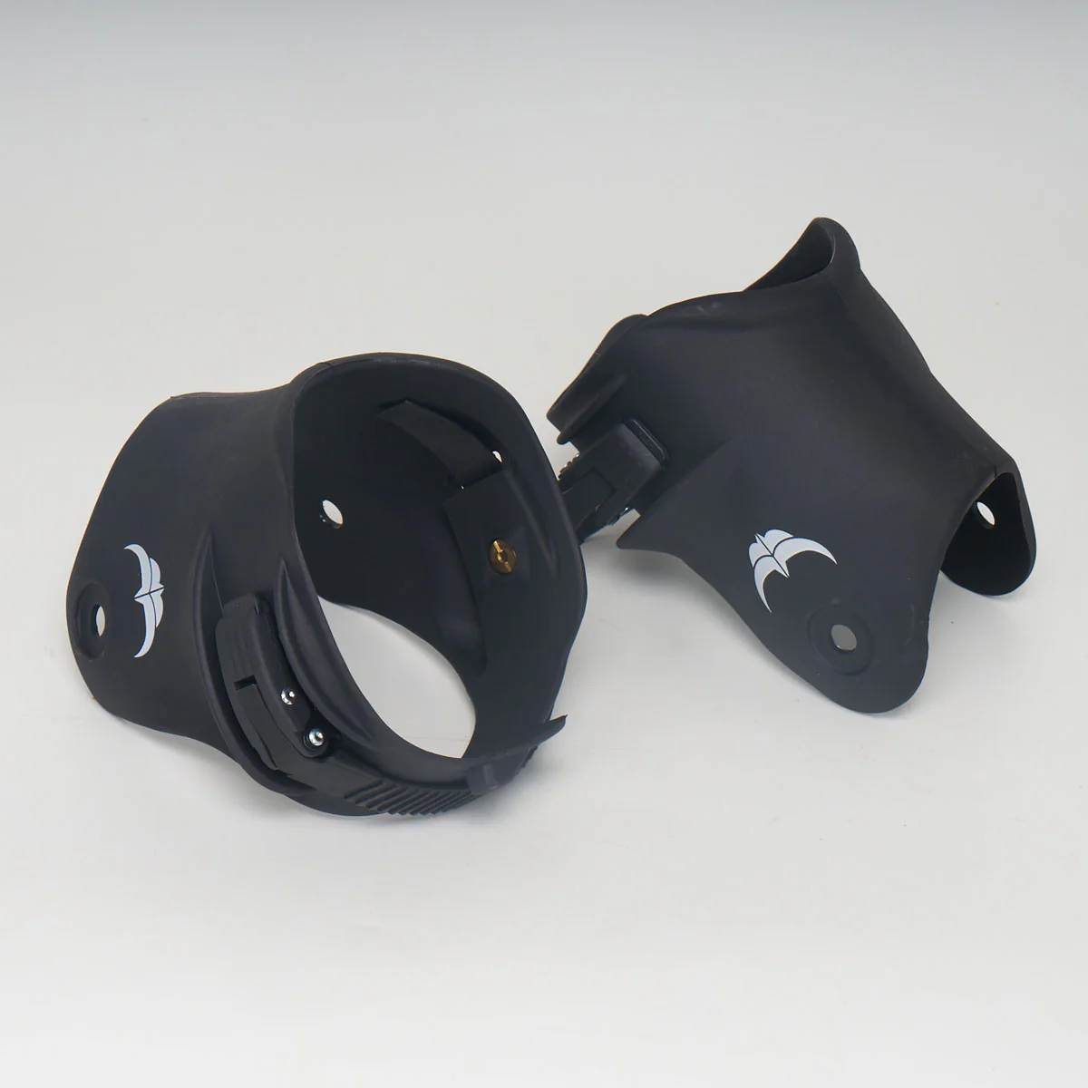 Razors V-Cut Cuffs - Black with black buckle