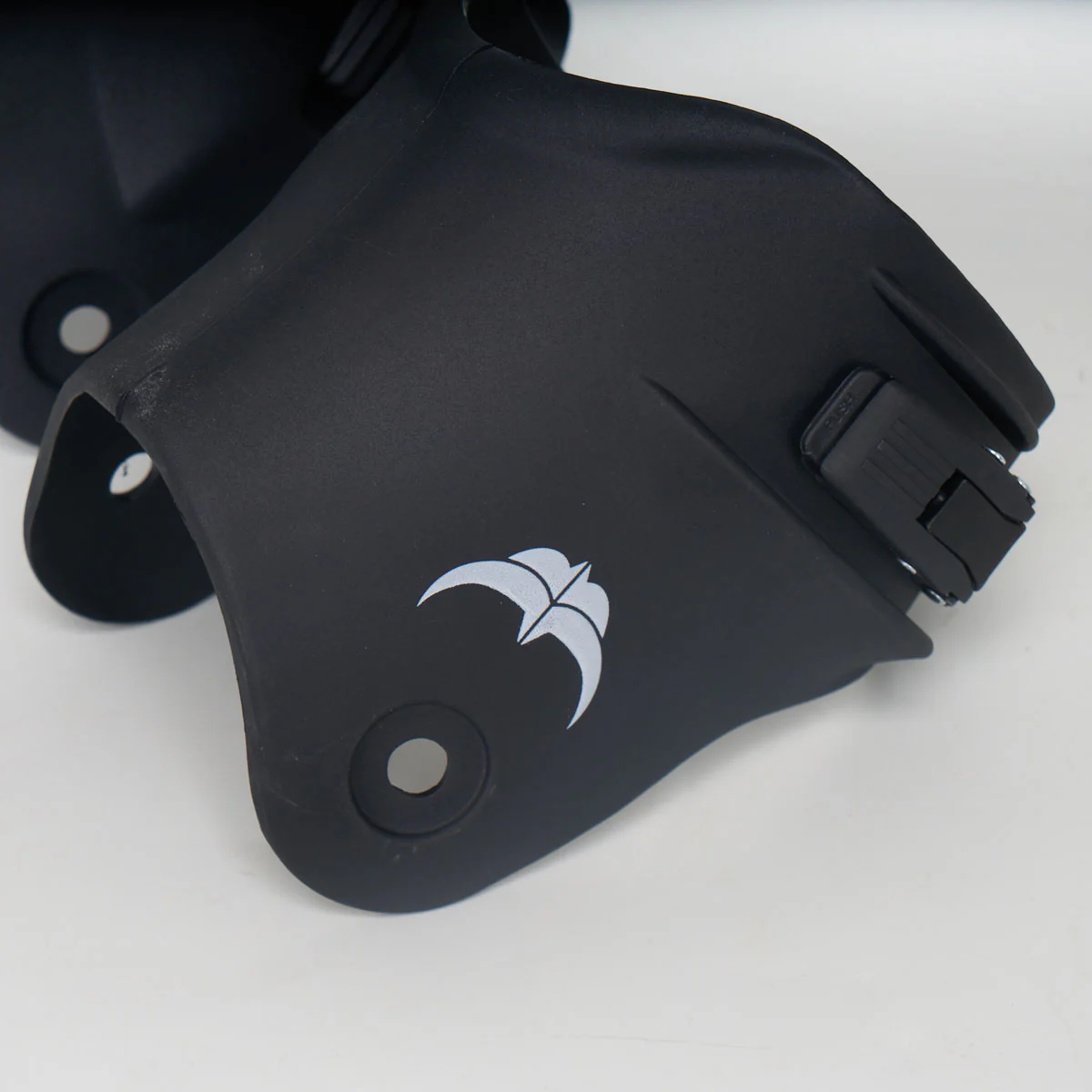 Razors V-Cut Cuffs - Black with black buckle - Image 2