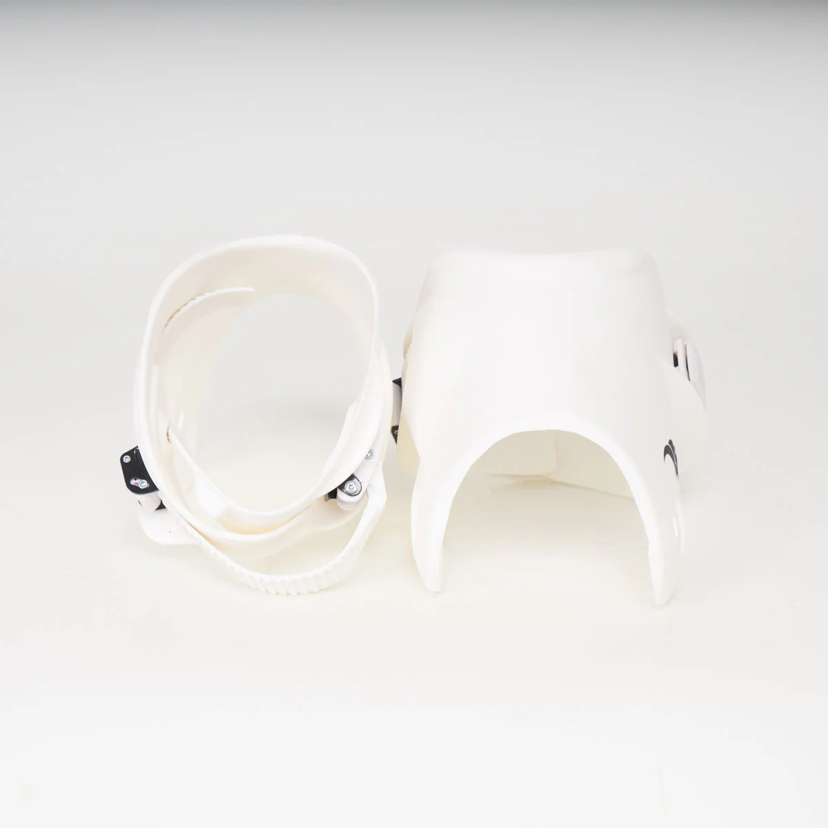 Razors V-Cut Cuffs - White with white buckle - Image 3
